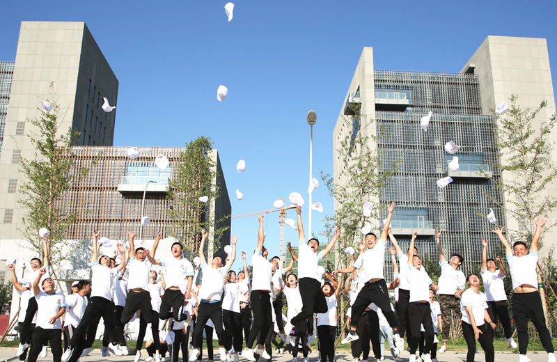 2019年7月1日，北京集团大学生入职培训，洋溢的青春在蓝冠娱乐继续。